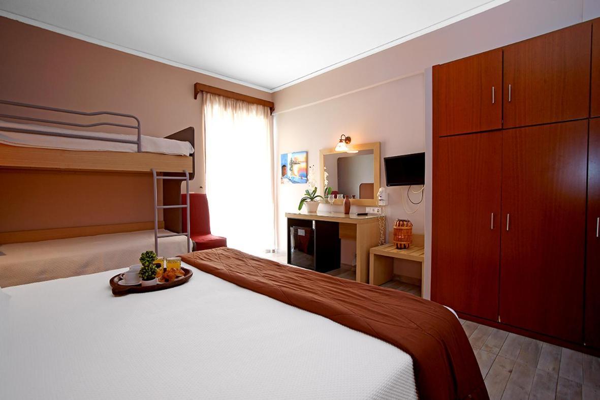 Kyparissia Beach Hotel Bagian luar foto
